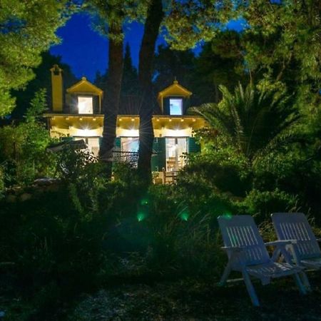 Deluxe Villa Sirena On The Beach With Pool Supetar Exterior foto